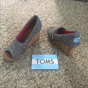 TOMS Peep Toe Wedges Metallic Canvas w Sticker